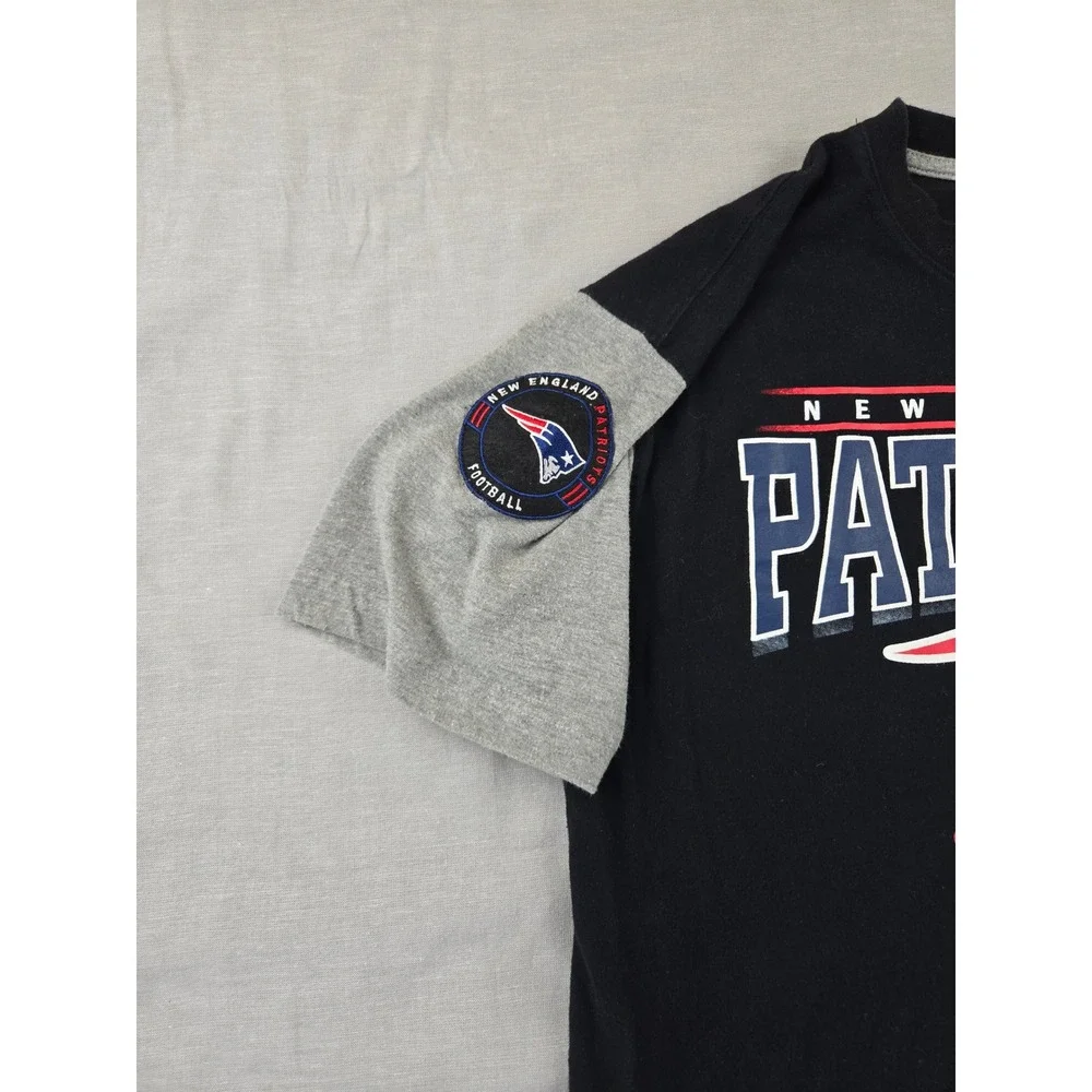 NFL New England Patriots Mens Large T-Shirt Black Gray Colorblock Flying Elvis